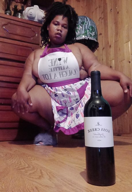 Women Weed n Wine perfekte nackte bild