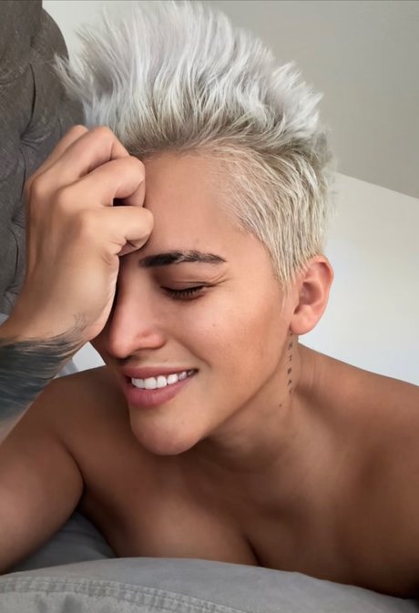 Sayra schöne nacktheit fotos