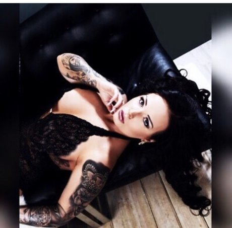 Cherry Cherie sexy nackte bild