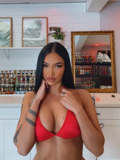 Triiniity model nackt galerie