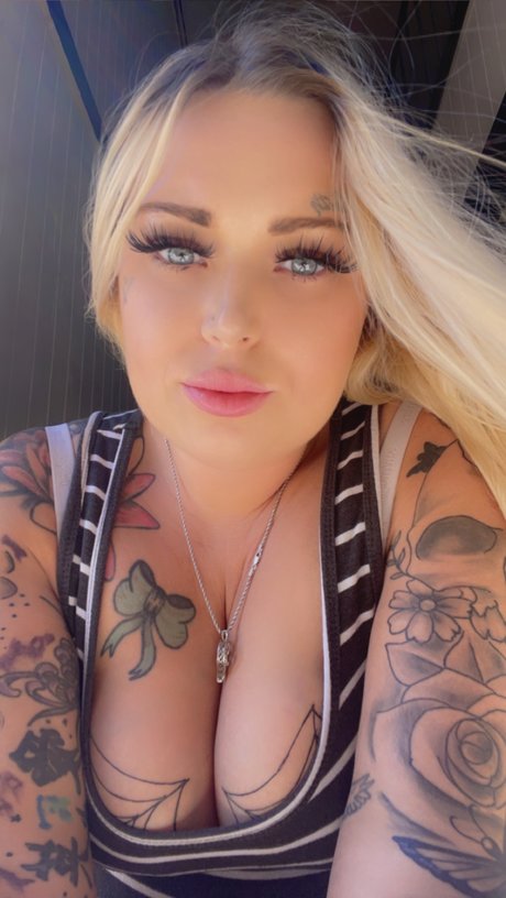 Haileybug pornostar kunst archiv