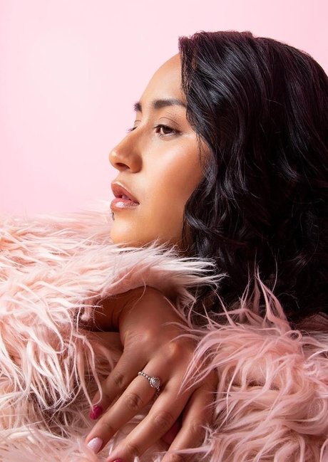 Maniie Chhun top nackt fotos