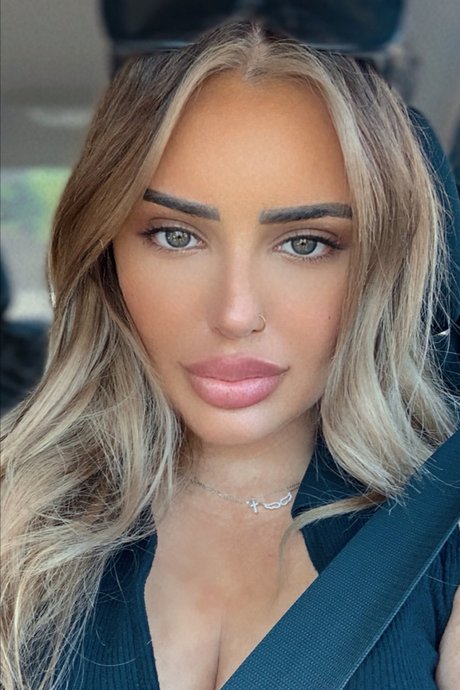 Meeky Queen hd pornostar bild