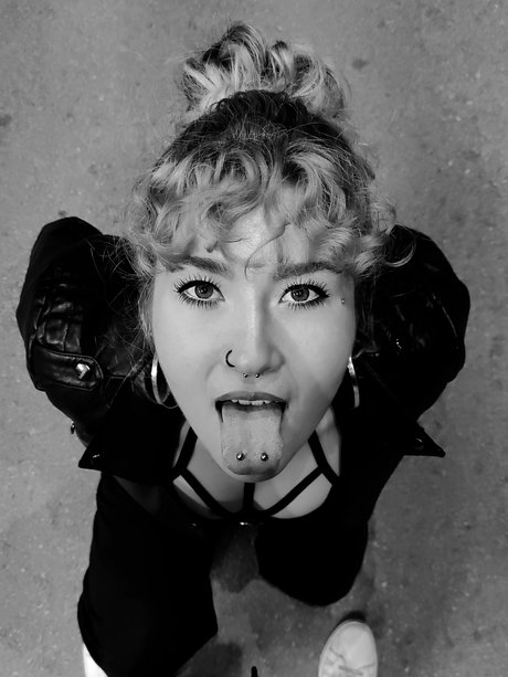 Victory nackt kostenlose bild