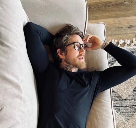 Savageman model nackt bilder