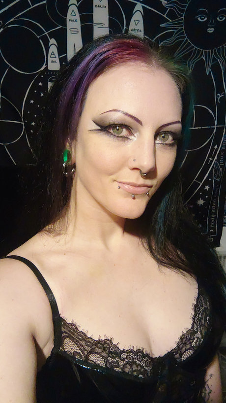 Tish Abyss hübsche perfekte galerie