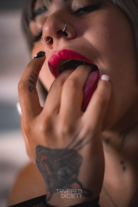 Reina Eliz erwachsene akt archiv