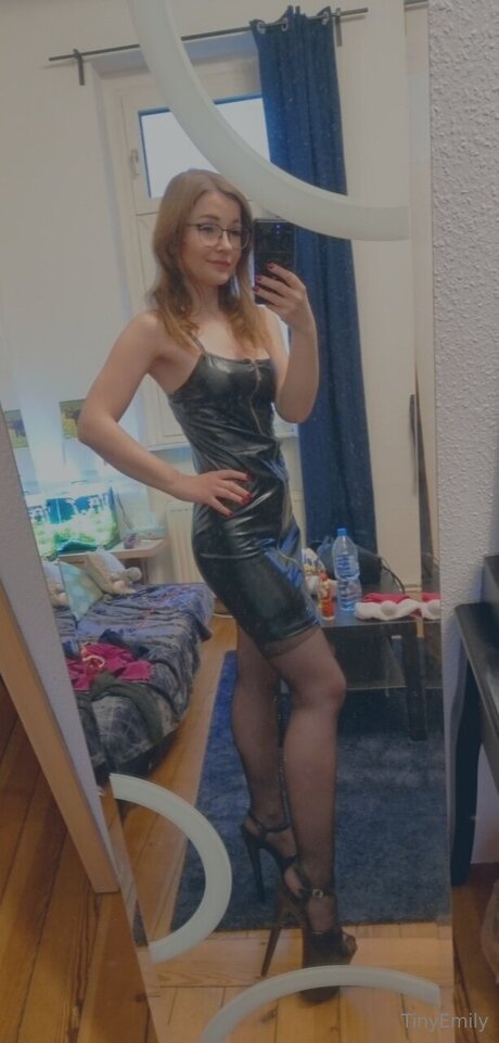 TinyEmily hd sexy galerien