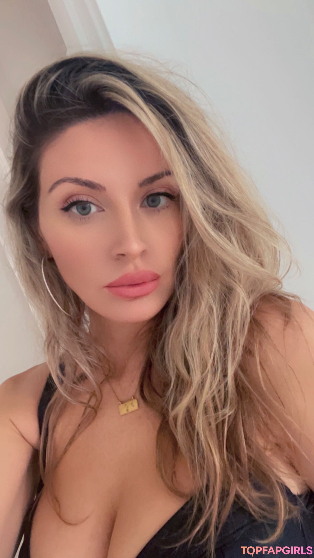 Ashley Schultz schauspielerin heiße foto