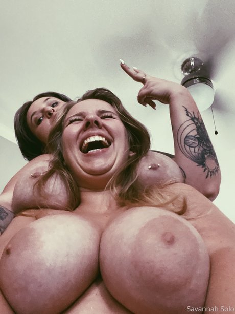 Savannah Solo model nackt bild