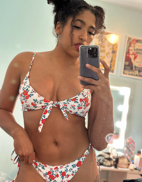 vollbusige rothaarige onlyfans sexy nackten foto