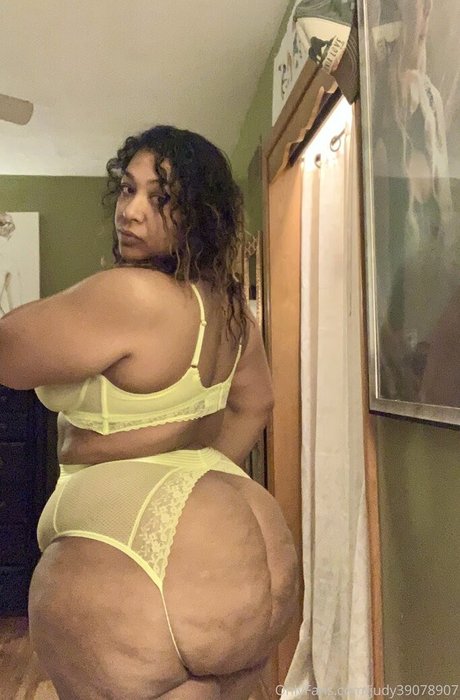 ruby onlyfans exklusive pornografische foto