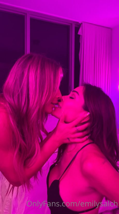 Emily Salch freie exklusive archiv