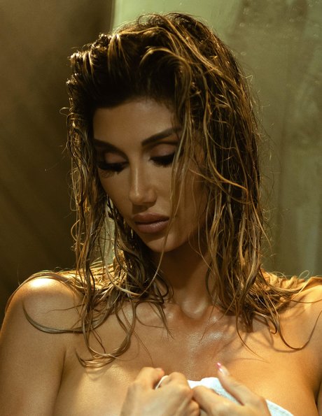 tan onlyfans nacktheit bild