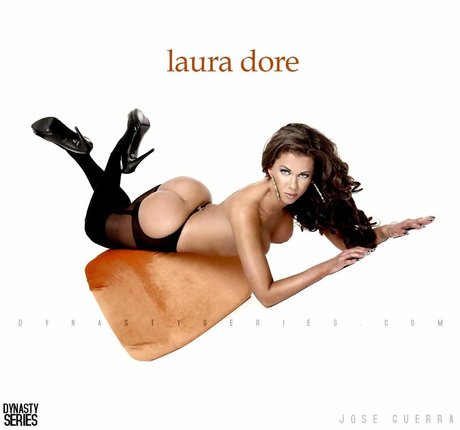 Laura Dore erotische nackte foto
