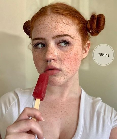 Blue Tiernen model akt galerie