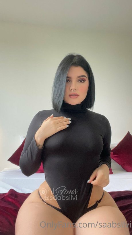 Saabsilvi schöne erwachsene foto