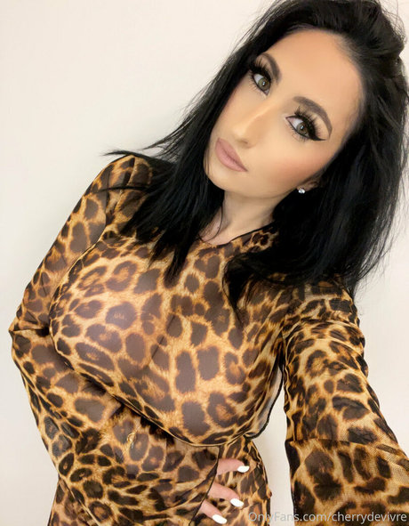 Cherry Devivre xxx schöne fotos