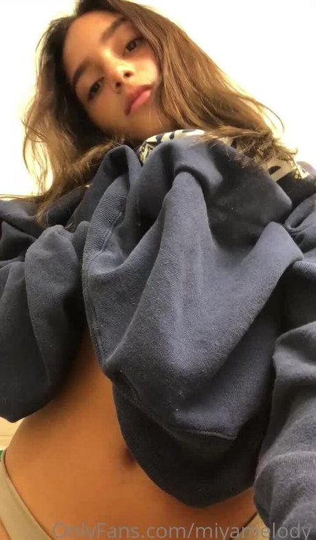 Miya Melody erwachsene nackt fotos