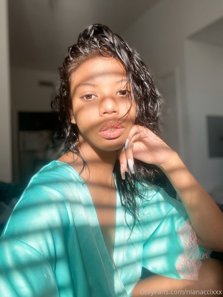 Nia Nacci exklusive nackte foto