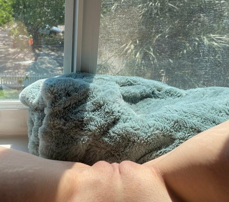 livingvampira model nackten bild