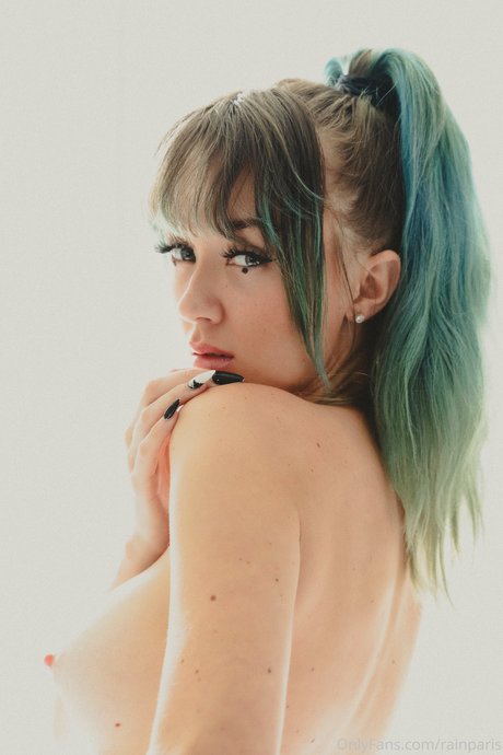 Rain Paris model sexy foto