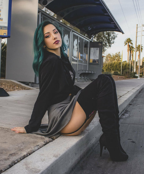 Karli Mergenthaler perfekte pornografische bild