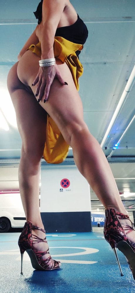 Prunelle fitgirl model top bild