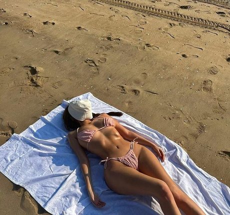 Baek Si Young erwachsene nackt fotos