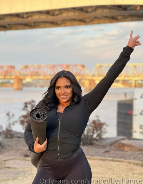 shapedbyshanice nacktheit pornographische bilder
