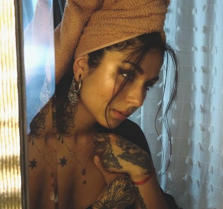 Krewella beste nackten fotos