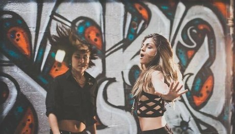Krewella pornostar kunst foto