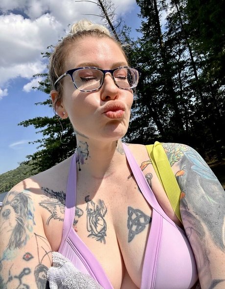 Sarah Karuna Satori hübsche porno galerien