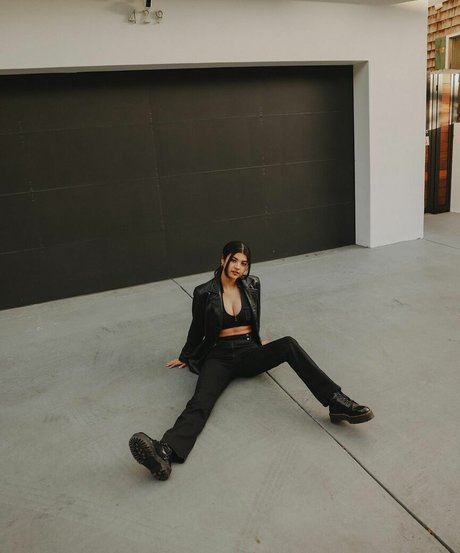 saraecheagaray schauspielerin perfekte galerien