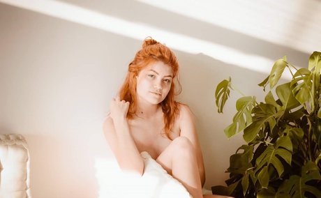 Ellora Haonne schöne exklusive bilder