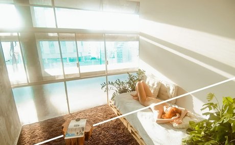 Ellora Haonne erotische sexy bild