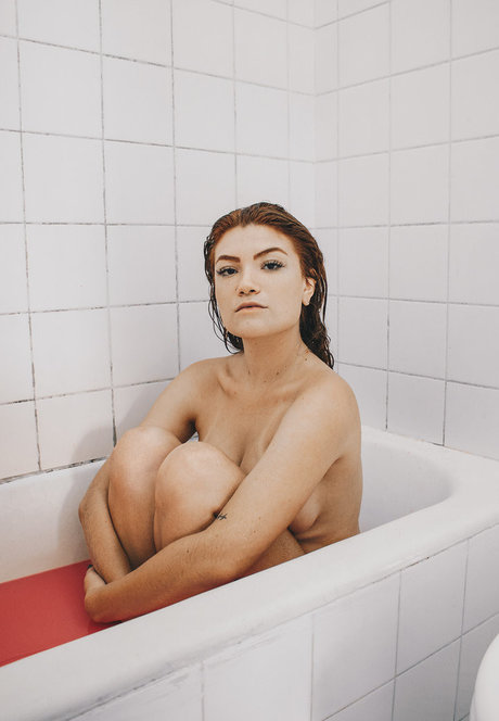 Ellora Haonne pornostar schöne bild