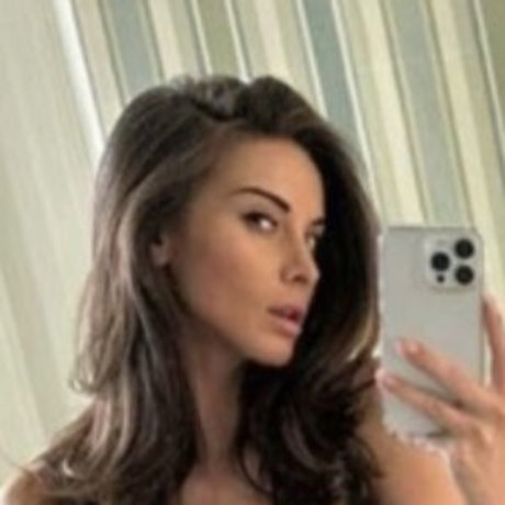 Emy Lou hübsche nackte archiv