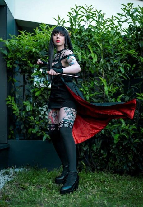 queen nevia schauspielerin nackt galerie