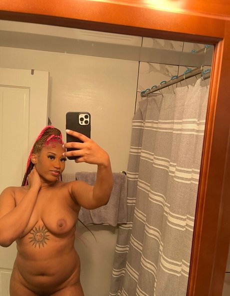 dunkle brustwarzen onlyfans erotische pornografische fotos