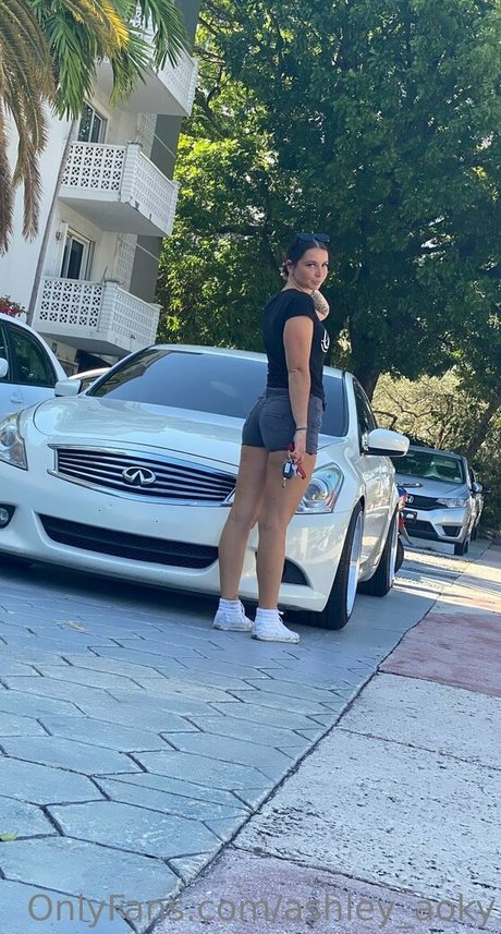 Ashley Aoky erwachsene nackt archiv