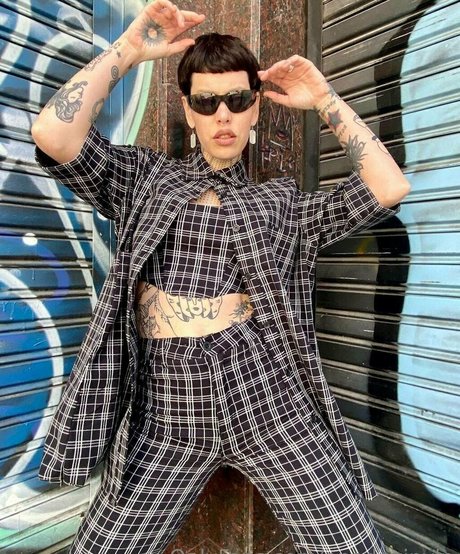 anadevinvip xxx nackt foto