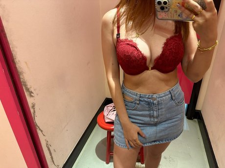 SharonC pornostar akt foto