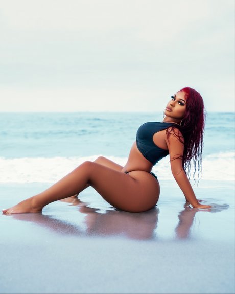 Nya Amanii erotische nackt bilder