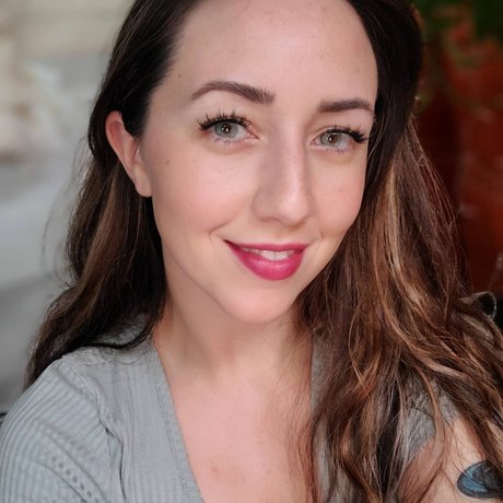 Topless talks with Mel erotische porno bilder