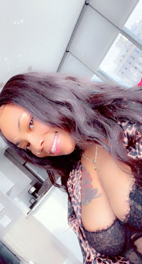 Pinkanimal model nackten bilder