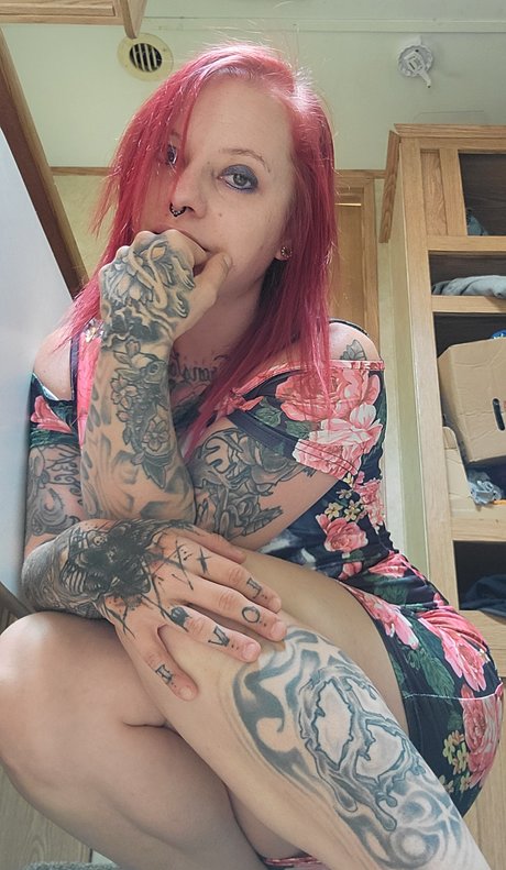 Tatted Aquari nackte pornostar fotos