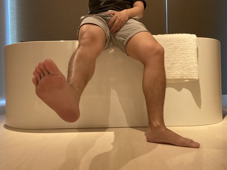 Asian Foot Master US10_ hübsche akt bild