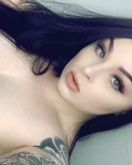 Champagne Mami model nackten archiv