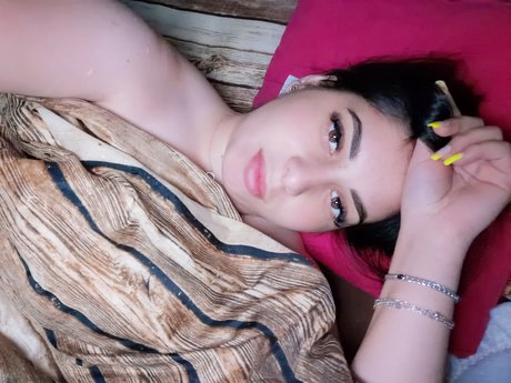 Deniisa_ hübsche heiße bilder